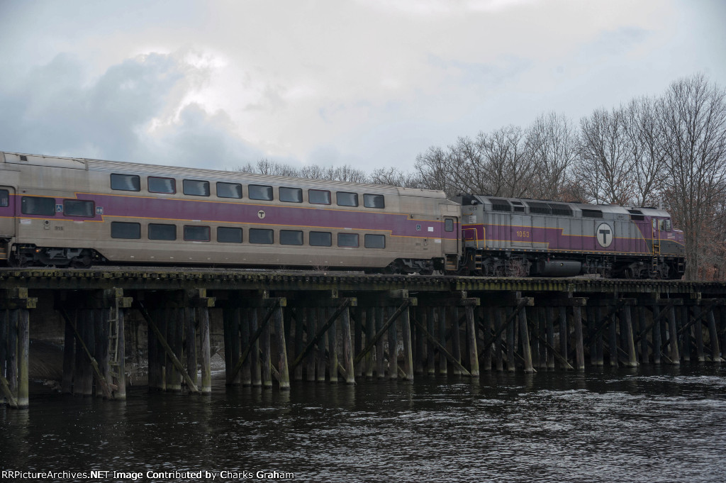 MBTA 1053 going over the Concord River